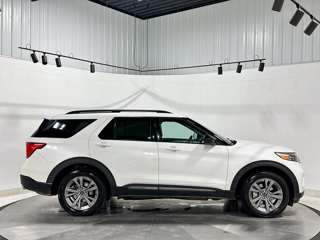 Used 2022 Ford Explorer XLT w/ Equipment Group 202A AWD/4WD image 10