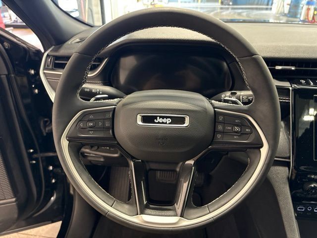 Used 2023 Jeep Grand Cherokee Altitude AWD/4WD image 15