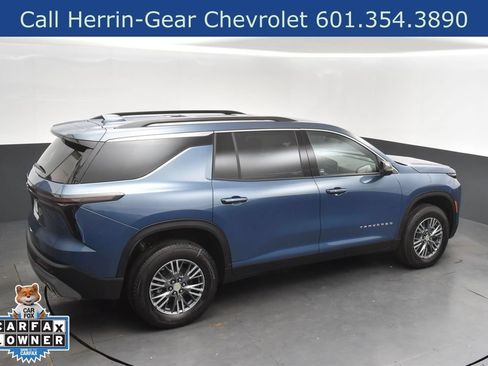 Used 2025 Chevrolet Traverse LT FWD image 33