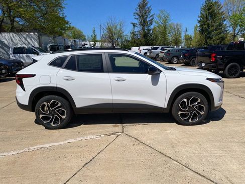 New 2026 Chevrolet Trax RS FWD image 2
