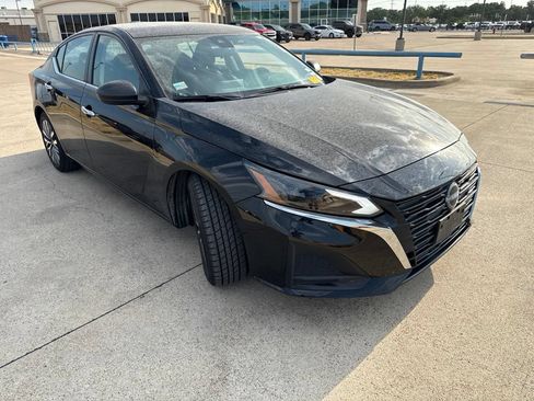 Used 2024 Nissan Altima 2.5 SV FWD image 18