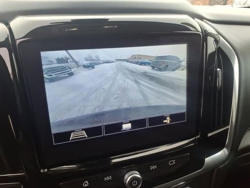 Used 2021 Chevrolet Traverse LT image 18