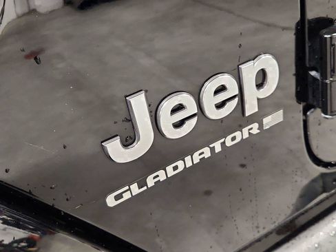 Used 2023 Jeep Gladiator Overland AWD/4WD image 31