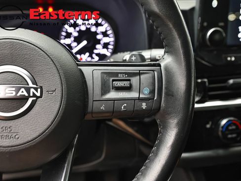 Used 2023 Nissan Pathfinder SL AWD/4WD image 16