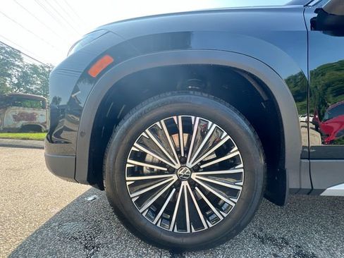 New 2025 Volkswagen Tiguan S image 10