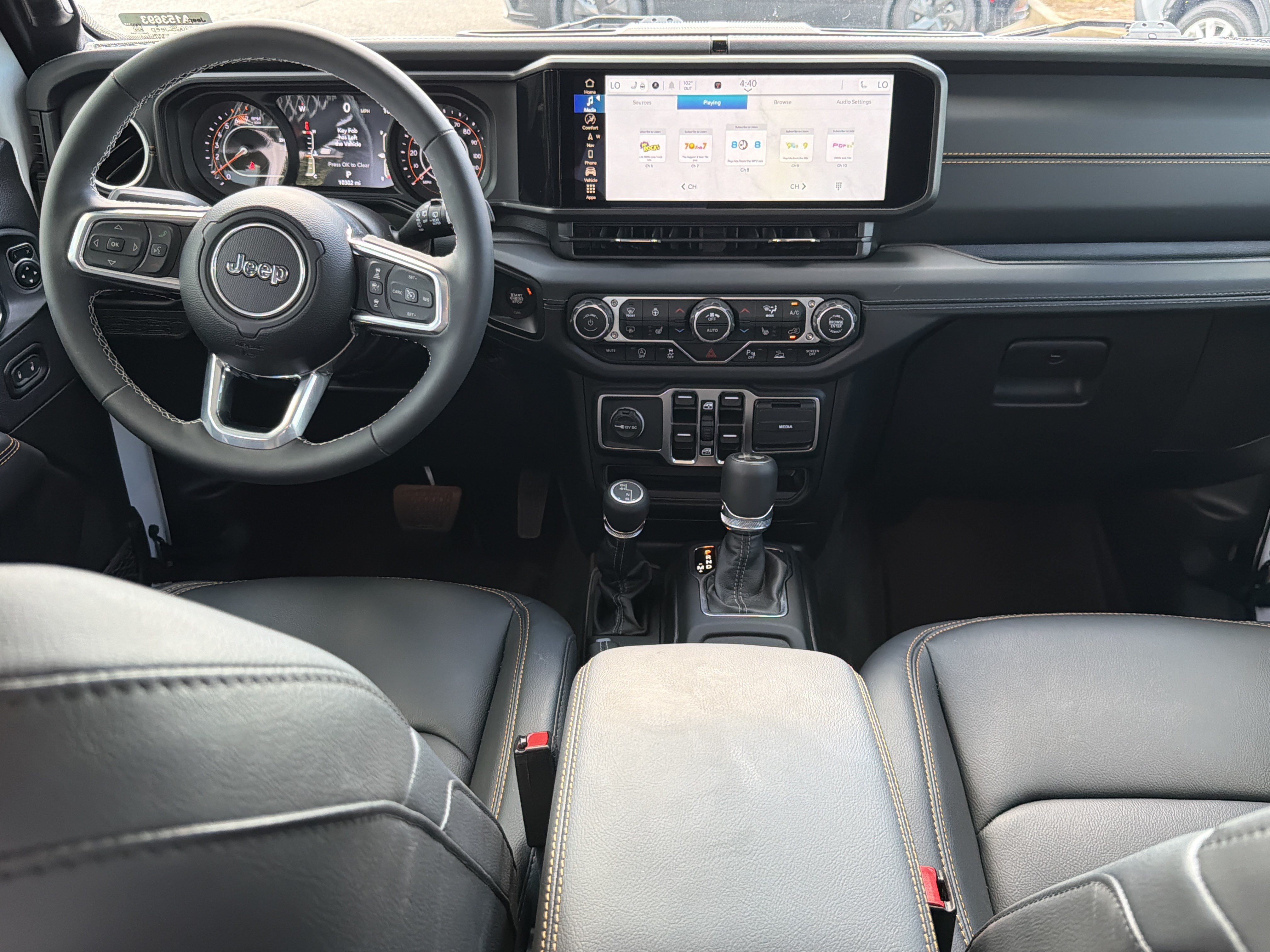 Used 2025 Jeep Wrangler Unlimited Sahara AWD/4WD image 4