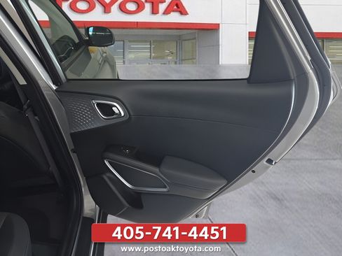 Used 2025 Kia Soul LX w/ LX Technology Package FWD image 26