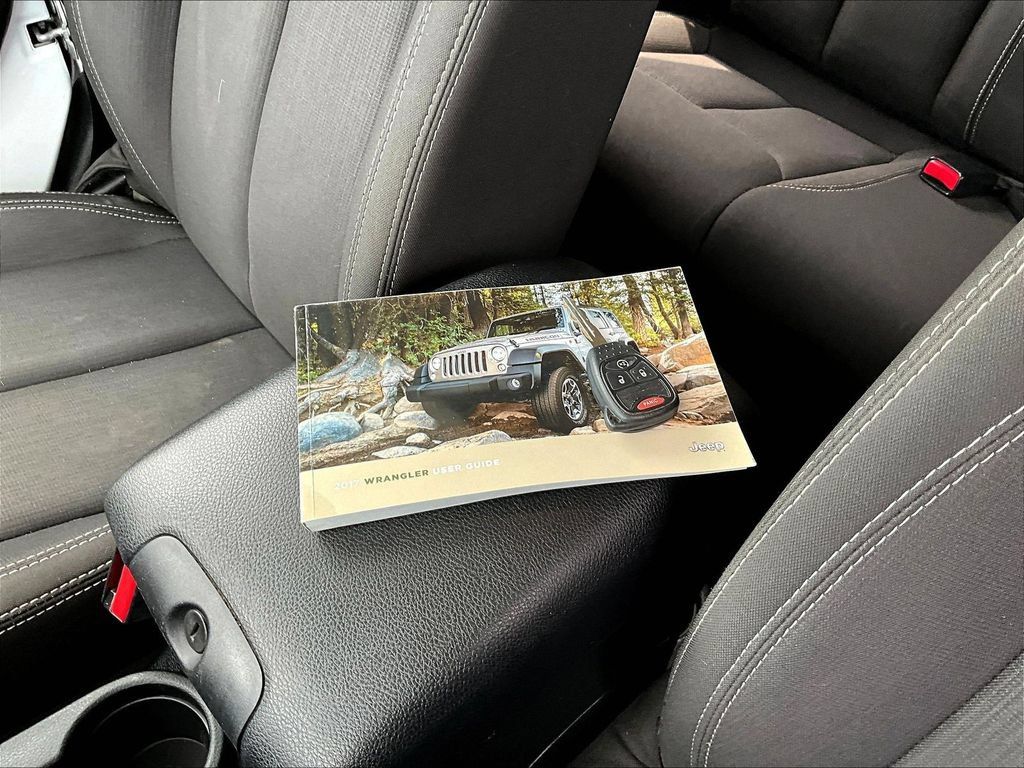 Used 2017 Jeep Wrangler Sahara w/ Connectivity Group AWD/4WD image 33