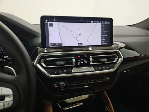 Certified 2025 BMW X4 xDrive30i image 11
