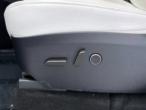 Used 2024 Tesla Model Y 2WD image 14