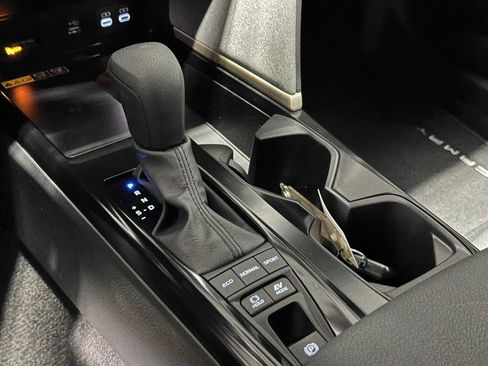 Used 2025 Toyota Camry LE w/ Convenience Package image 17