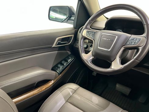 Used 2020 GMC Yukon Denali w/ Denali Ultimate Package image 12