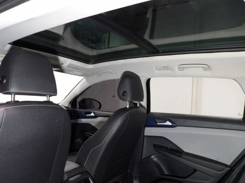 Used 2024 Volkswagen Taos SE w/ Panoramic Sunroof Package AWD/4WD image 14