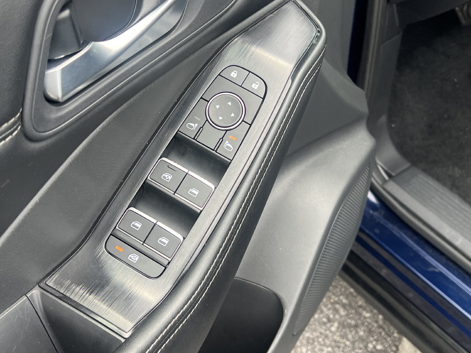 Certified 2026 Nissan Rogue SL FWD image 15