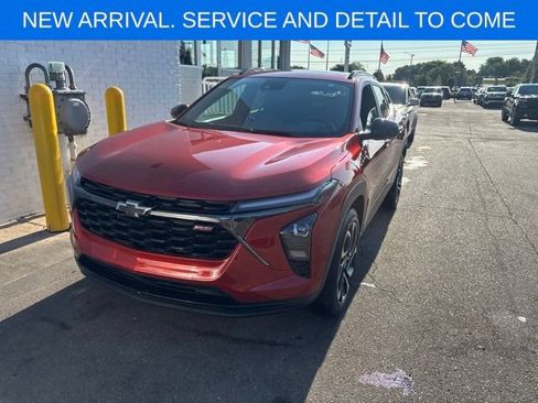 Certified 2024 Chevrolet Trax RS w/ Sunroof Package FWD image 2