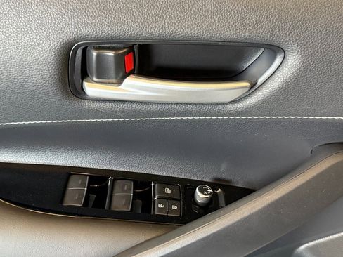 Used 2019 Toyota Corolla SE image 18