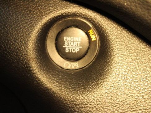 Used 2019 Jeep Cherokee Limited w/ Luxury Group image 25