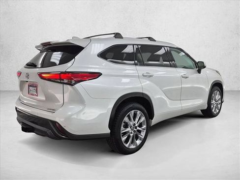 Used 2022 Toyota Highlander Limited FWD image 5
