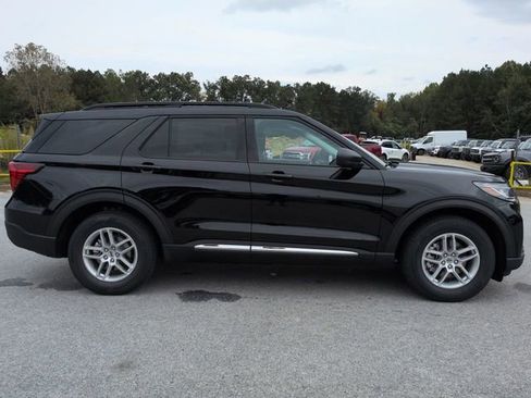 New 2025 Ford Explorer Active image 3