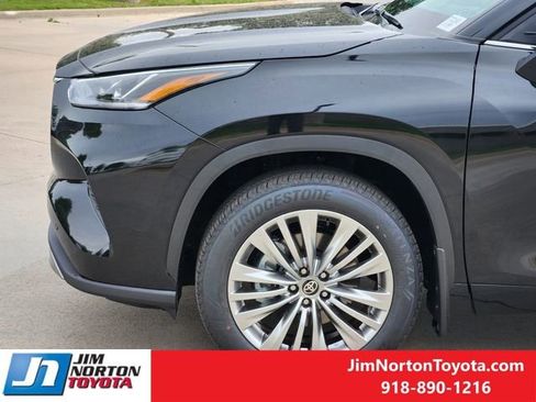 New 2026 Toyota Highlander Platinum AWD/4WD image 6