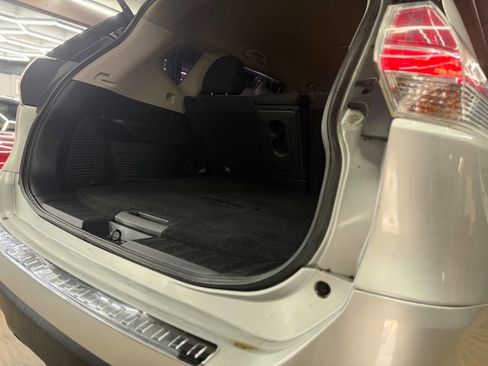 Used 2016 Nissan Rogue SV w/ SV Premium Package FWD image 8