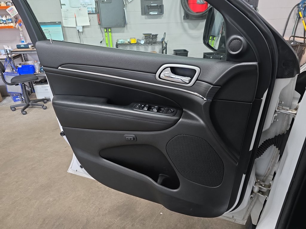 Used 2019 Jeep Grand Cherokee Limited AWD/4WD image 28