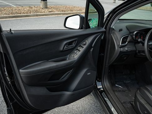 Used 2020 Chevrolet Trax Premier image 16