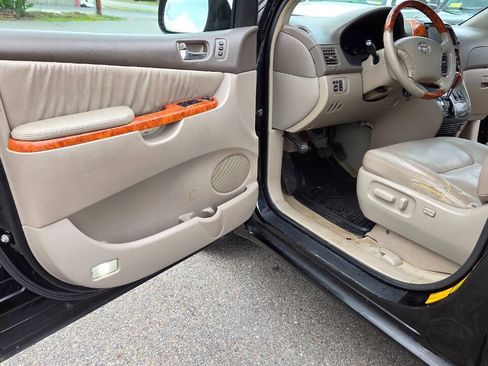 Used 2008 Toyota Sienna AWD image 24