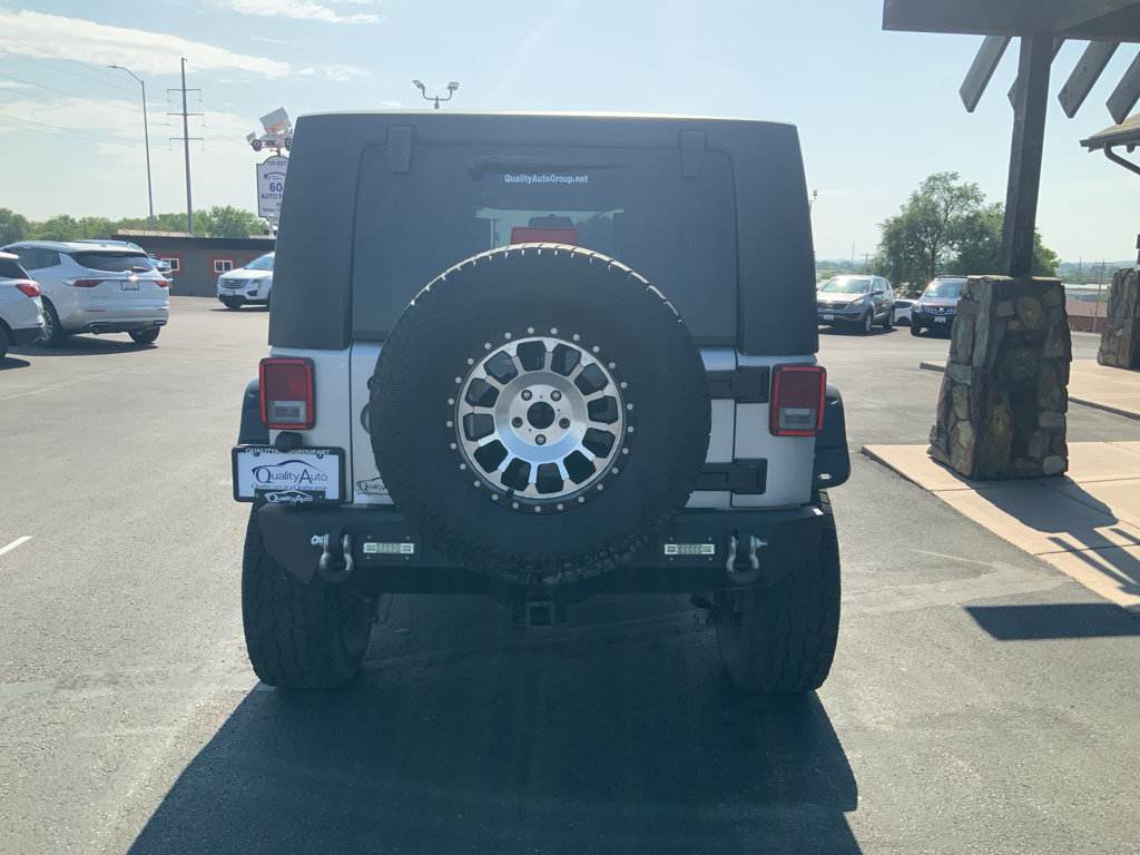 Used 2008 Jeep Wrangler Unlimited Sahara w/ Dual Top Group AWD/4WD image 7