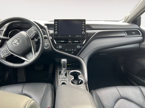 Used 2022 Toyota Camry XLE image 10