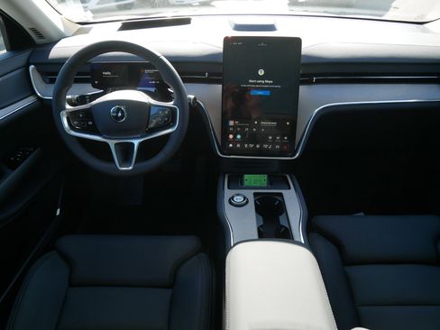 New 2026 Volvo EX90 Plus AWD/4WD image 7