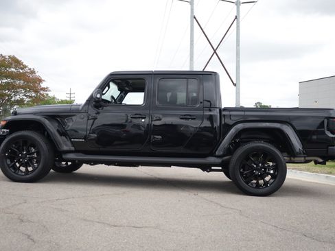 Used 2023 Jeep Gladiator Overland AWD/4WD image 2