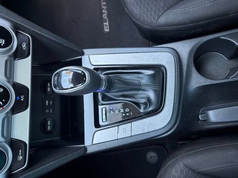 Used 2019 Hyundai Elantra SE w/ Cargo Package FWD image 6