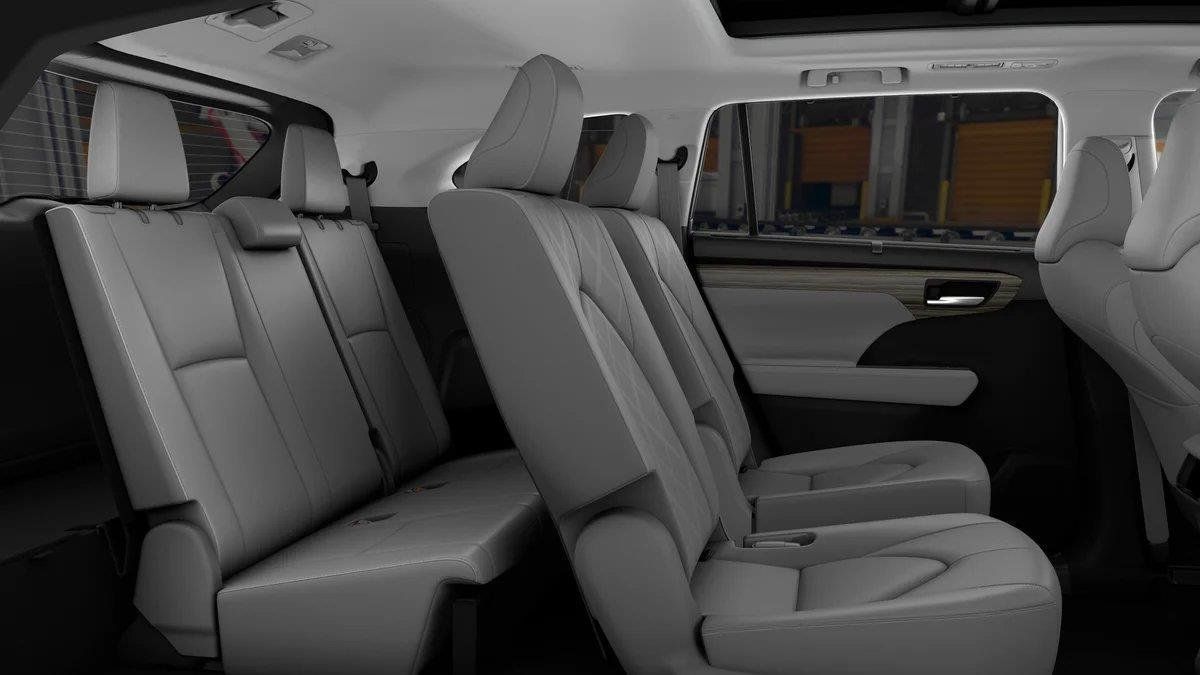 New 2026 Toyota Highlander Platinum AWD/4WD image 2