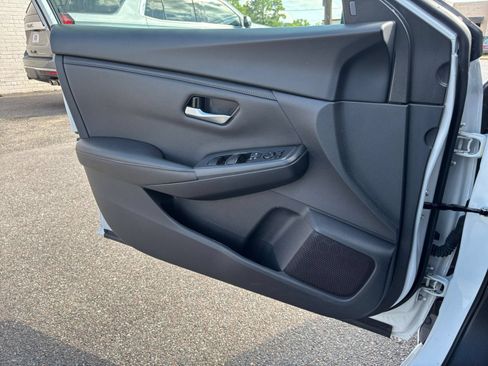 Used 2025 Nissan Sentra SV FWD image 18