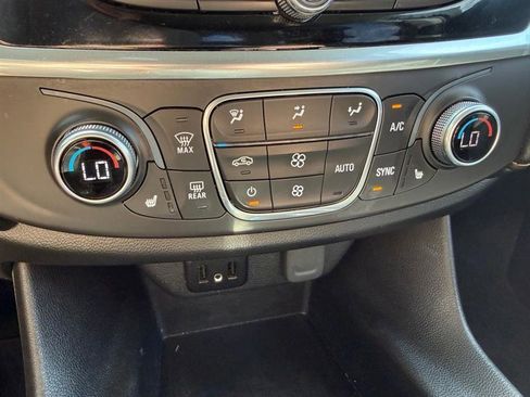 Used 2019 Chevrolet Traverse LT image 13