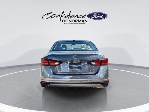 Used 2025 Nissan Altima 2.5 SV FWD image 7