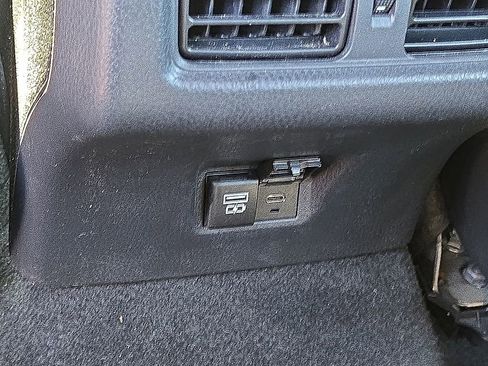 Used 2025 Toyota Camry SE image 17