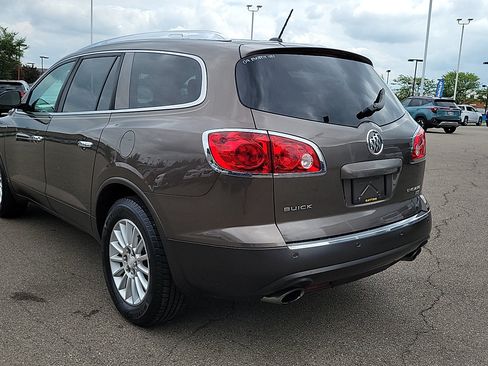 Used 2009 Buick Enclave CXL w/ Driver Confidence Package FWD image 3