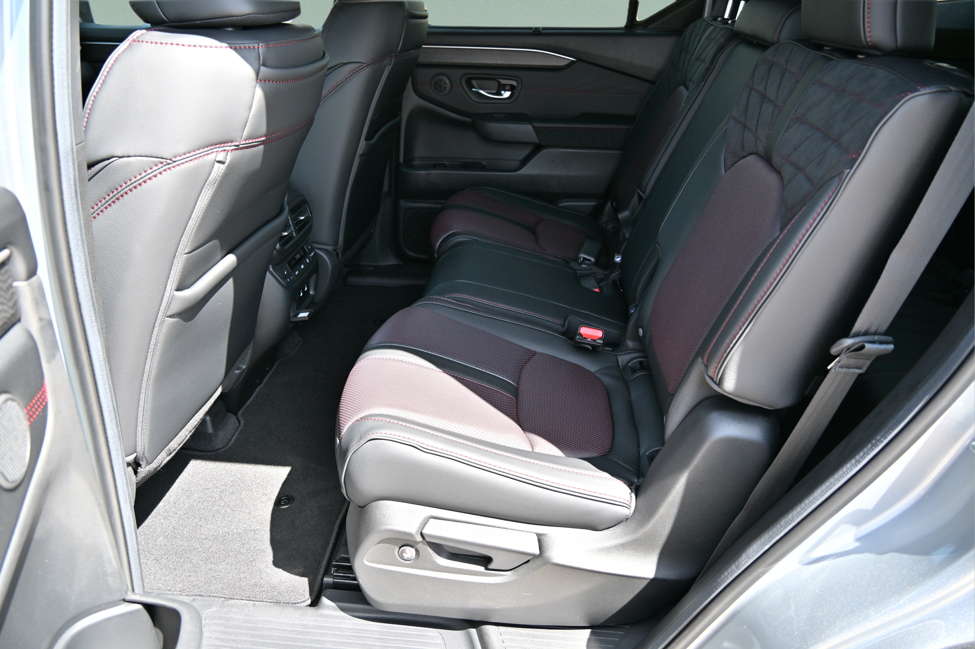 New 2026 Honda Pilot Black Edition image 16