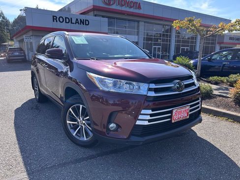 Used 2019 Toyota Highlander XLE AWD/4WD image 10