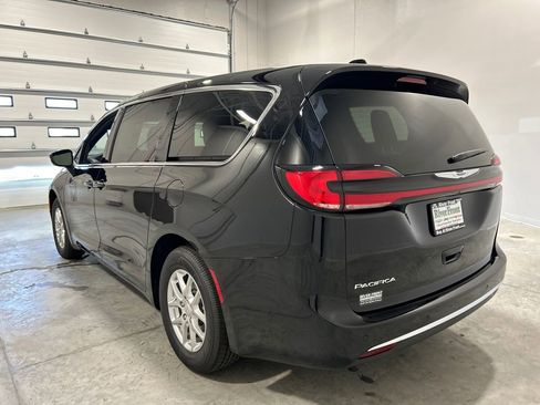 New 2025 Chrysler Pacifica Select image 8