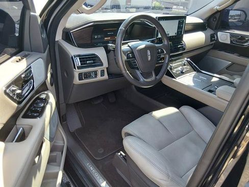 Used 2023 Lincoln Navigator L Reserve AWD/4WD image 7