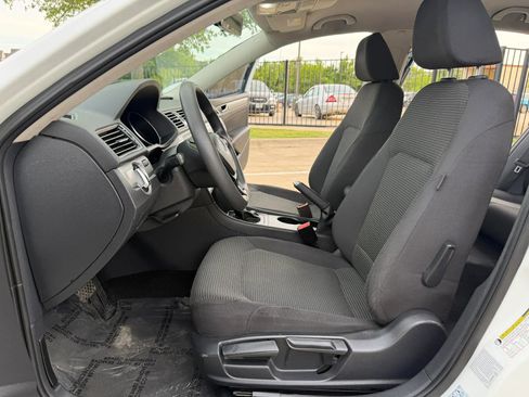 Used 2017 Volkswagen Passat 1.8T S FWD image 18