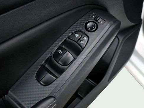 Used 2025 Nissan Altima 2.5 SV FWD image 15