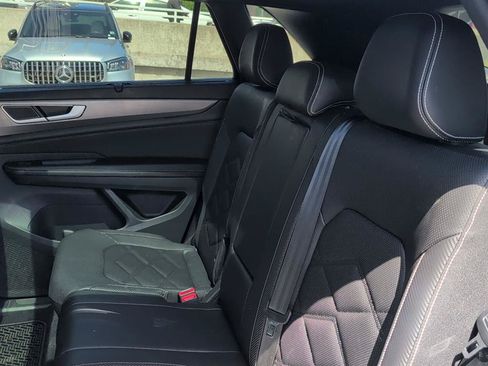 Used 2024 Volkswagen Atlas Cross Sport SE w/ Panoramic Sunroof Package AWD/4WD image 15