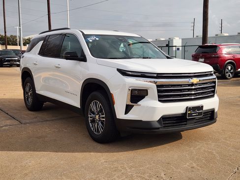 Certified 2024 Chevrolet Traverse LT image 4