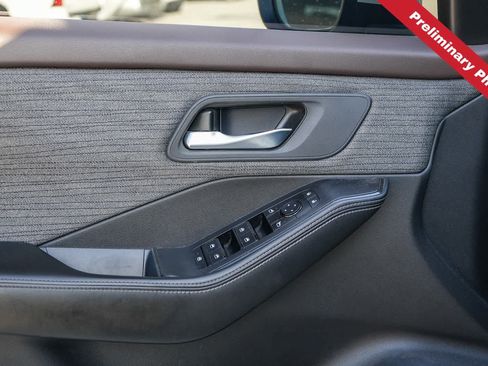 Used 2023 Nissan Rogue SV FWD image 15