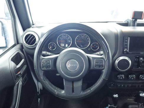 Certified 2017 Jeep Wrangler Unlimited Sahara w/ Connectivity Group AWD/4WD image 19