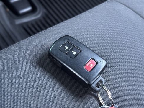 Used 2017 Toyota Tacoma TRD Off-Road image 26